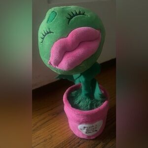 DanDee Collectors Choice Plant A Kiss On Me Dancing Plant with Music Decor